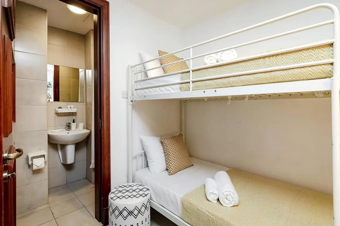 Apartment Luxe 2Br Golden Mile 5Sleeps 6Beach Access Dubai United Arab Emirates