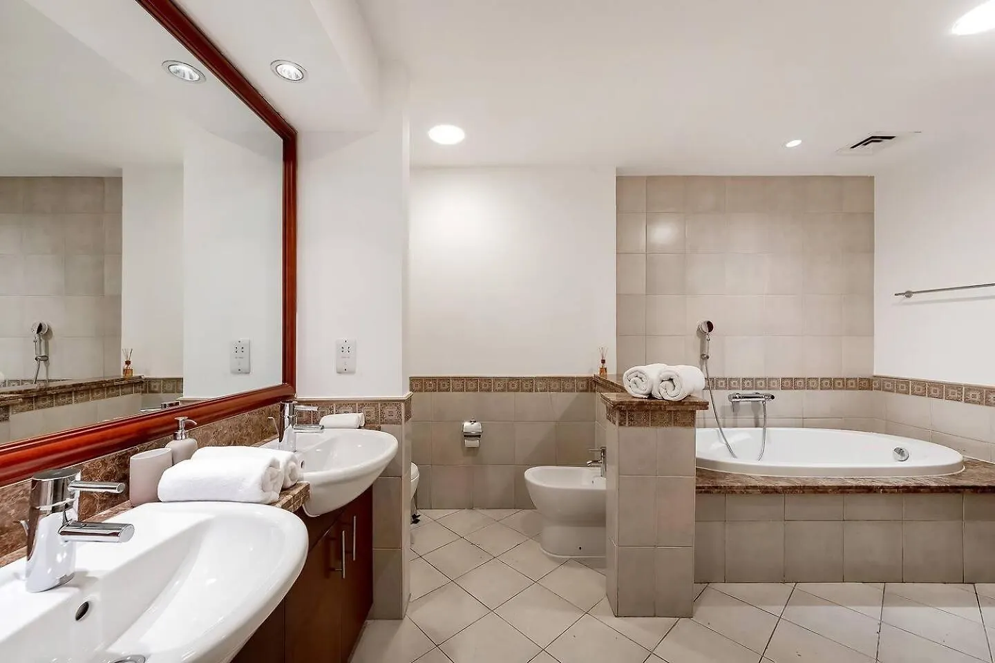 Luxe 2Br Golden Mile 5Sleeps 6Beach Access Dubai Apartment