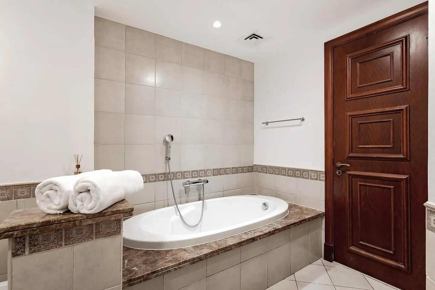 Luxe 2Br Golden Mile 5Sleeps 6Beach Access Дубай